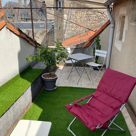 So British ! Atypique Et Sa Petite Terrasse アパート *