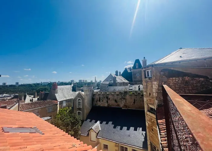 So British ! Atypique Et Sa Petite Terrasse Poitiers