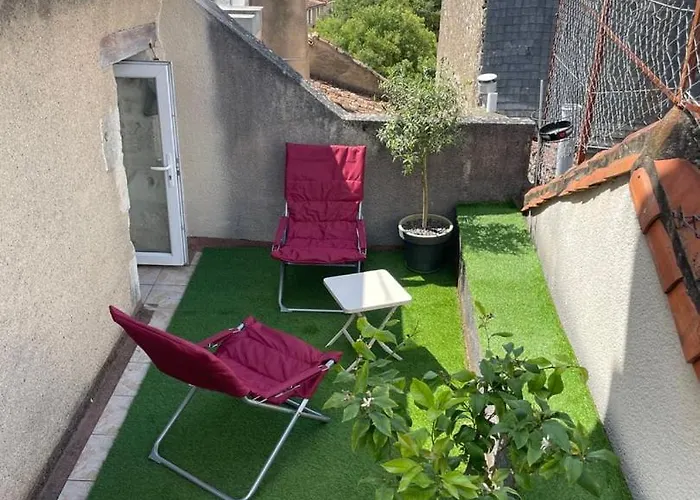 So British ! Atypique Et Sa Petite Terrasse Apartman