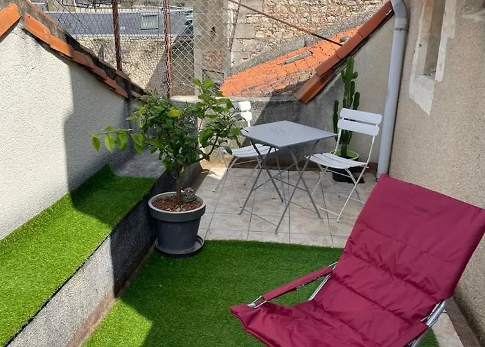 So British ! Atypique Et Sa Petite Terrasse Apartman *